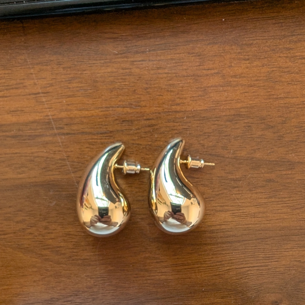 NWOT Gold Teardrop Earrings